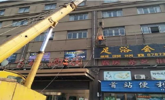 信丰安装较高的门店招牌有什么好的方法？